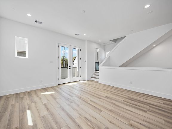 3rd image of 6735 Peerless St
