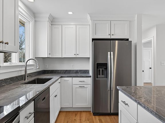 5th image of 2 Labonte Avenue E