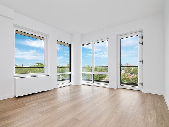 4th image of 71-82 Parsons Blvd #603