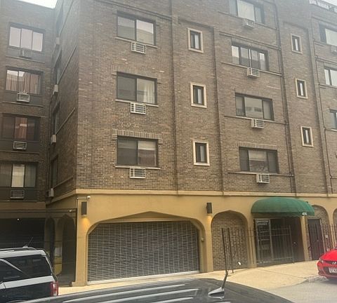 2nd image of 455 W Saint James Pl APT 402
