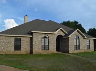 23 Pecan Hills Dr, Hattiesburg, MS 39402