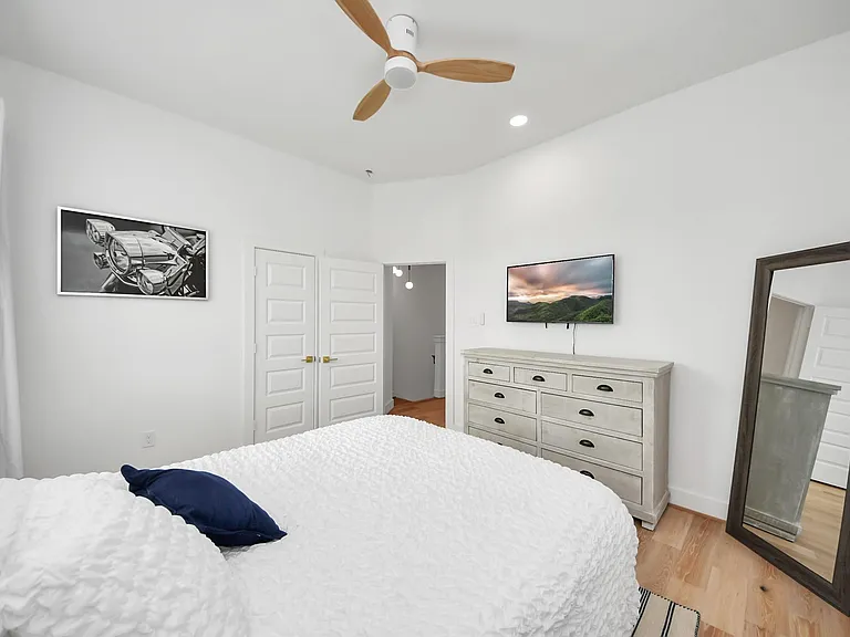2211 Bevis St — Photo 33