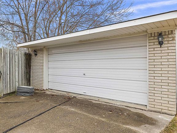5th image of 48294 Donahue Dr