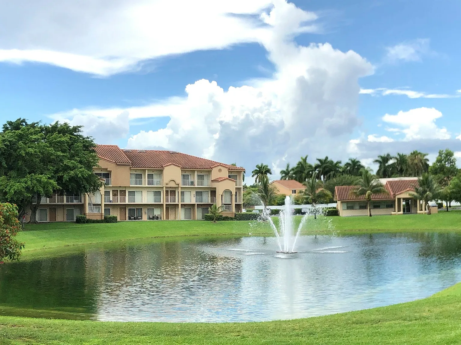 WATERFORD LANDING APARTMENTS — Photo 3