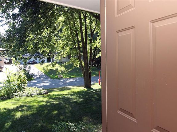 3rd image of 580 Grange Ave N