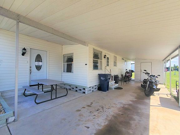 3rd image of 402 Coquina Dr