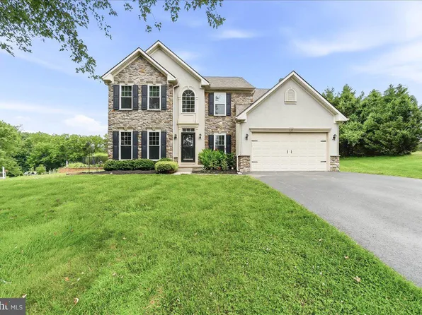 40 Caversham Dr, West Grove, PA 19390
