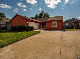 2931 SW Arrowhead Rd, Topeka, KS 66614