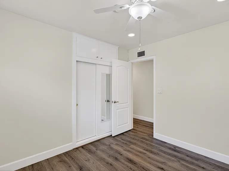 2940 Charles Ave — Photo 23