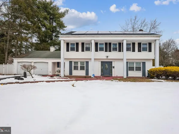 77 Winterberry Ln, Willingboro, NJ 08046