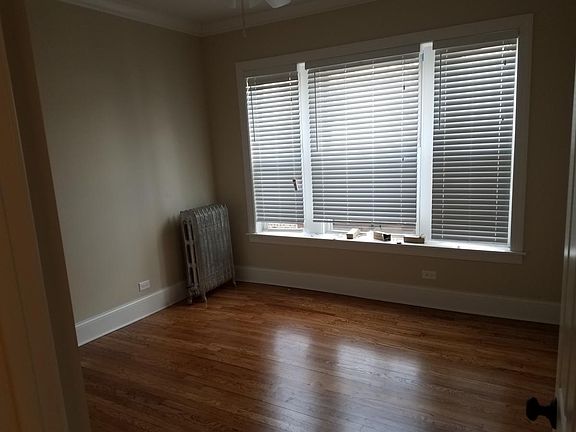 5th image of 944 E 52nd St Unit 1