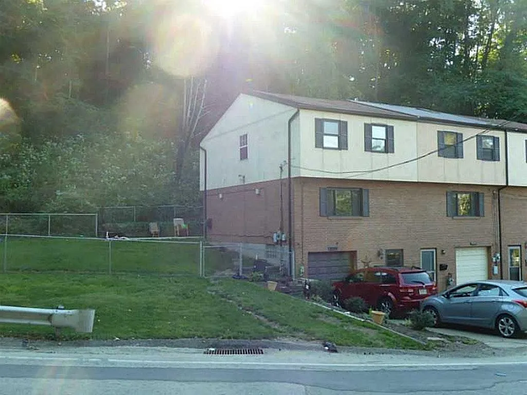 3 bed, 1.5 bath, 1500 sqft, $1,500 — Photo 1