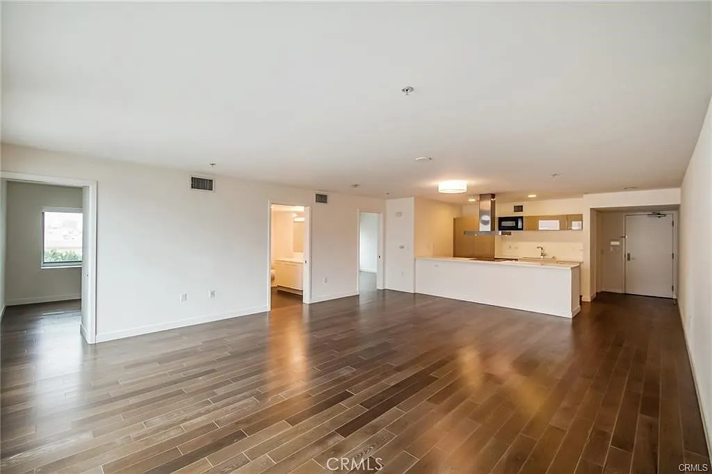 2 bed, 1270 sqft, $4,100 — Photo 3