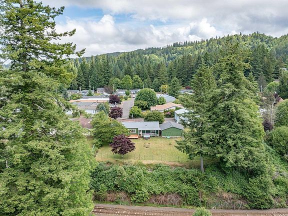 4th image of 2005 SE Donelle Dr