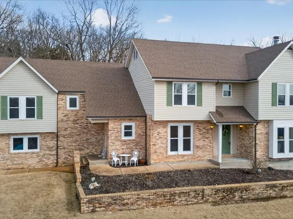 1102 Lakeview Dr, Pacific, MO 63069