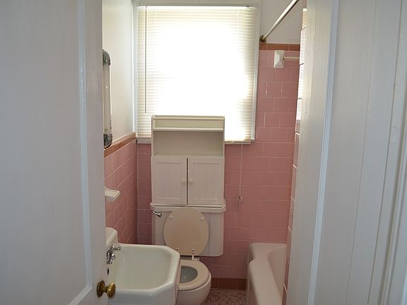 5th image of 53 Stokesland Ave
