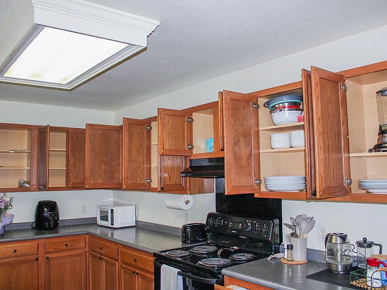 Fully equipt kitchen - with everything you need in a functioning kitchen