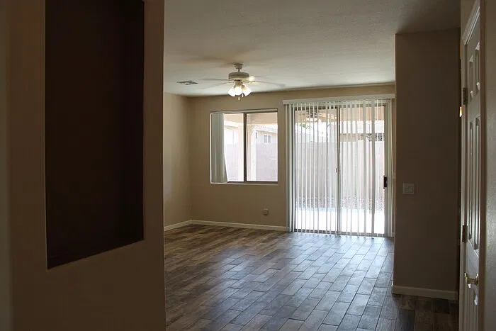 3 bed, 2.0 bath, 1353 sqft, $1,995 — Photo 4