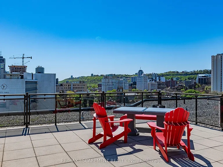 66 Bay St S #614 — Photo 33
