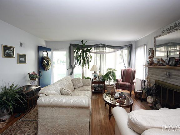 4th image of 126 W Clara Ave