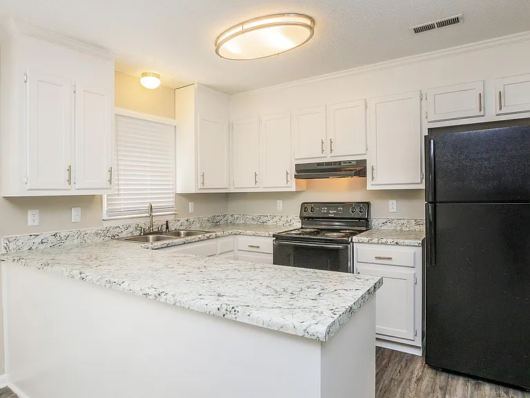 Belmont Heights Apartments & Townhomes — Photo 43