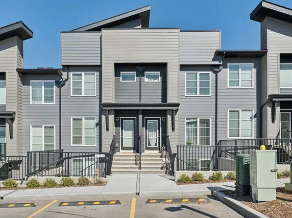 260 W Rowley Way NW #317, Calgary, AB T3L 0H5