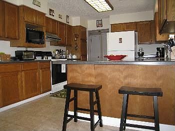 5th image of 208 Cottonwood Ln