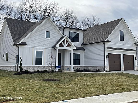 3rd image of 227 Clover Cir