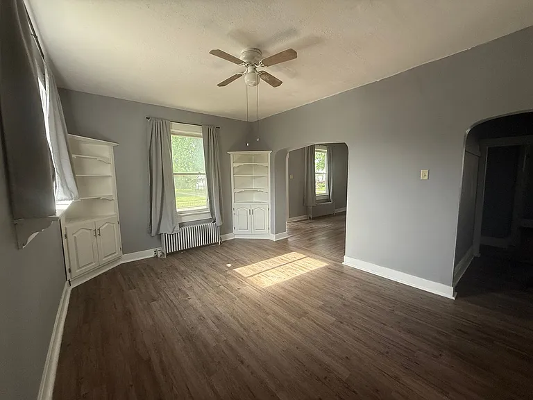 1135 Summit St — Photo 1