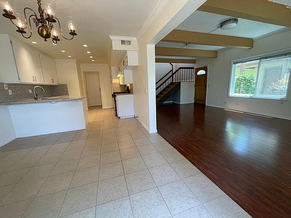 4th image of 5257 Village Circle Dr