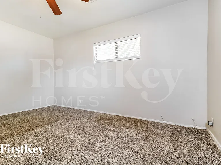 7156 N 17th Dr — Photo 9