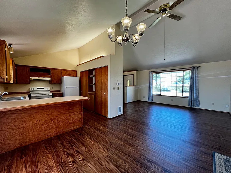 7410 W Walnut St — Photo 6