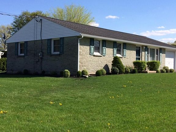 2nd image of 814 Willow Ln