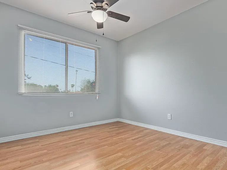 5332 W Lynwood St — Photo 9