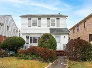 7556 187th St, Fresh Meadows, NY 11366
