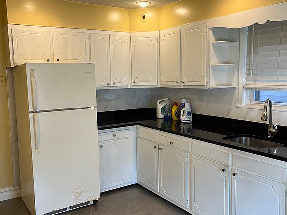 3rd image of 2541 Hone Ave Floor 2