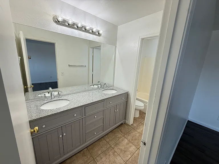 1450 E 12th Pl — Photo 25