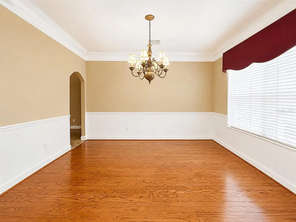 5 bed, 4.5 bath, 3863 sqft, $4,000 — Photo 4