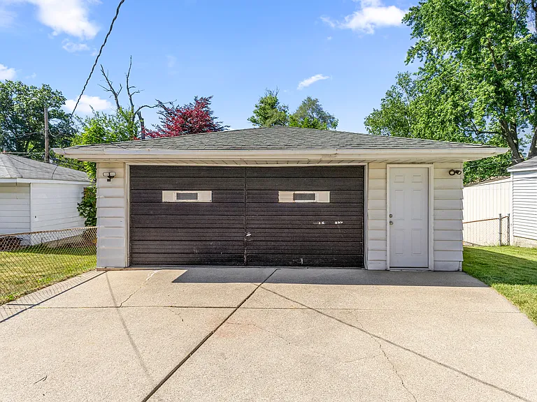 22312 Madison St — Photo 33