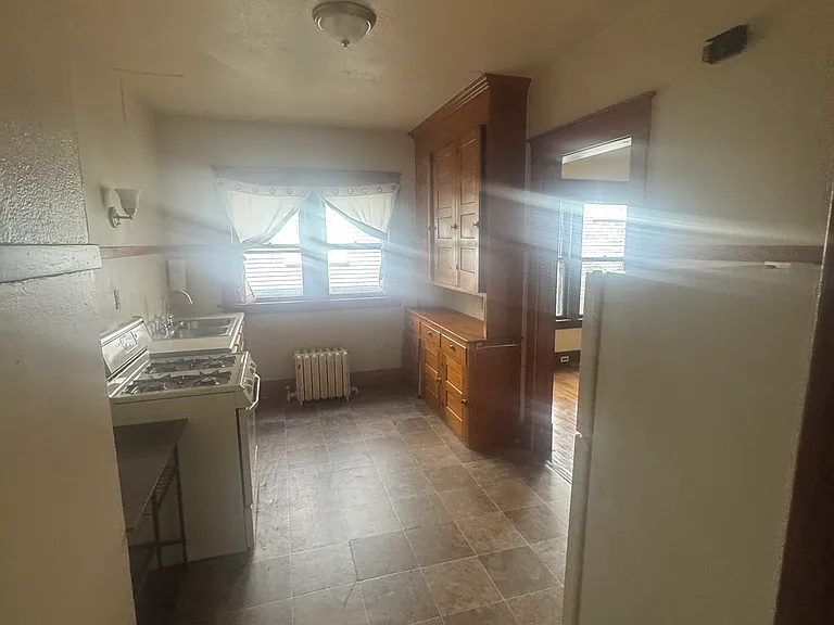 405 Victoria Pl #2 — Photo 5