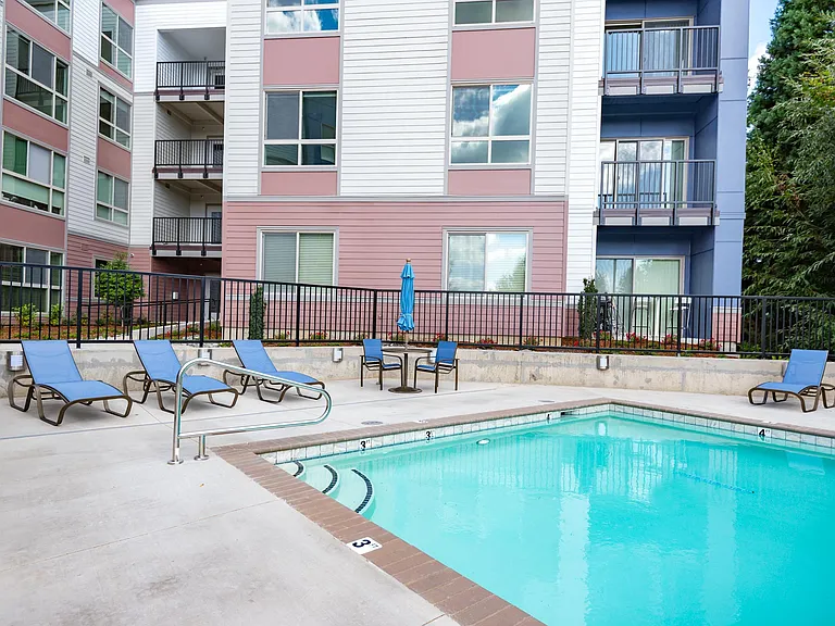 Windsor at Amberglen Apartments | Pool