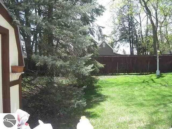 5th image of 434 Hersey St
