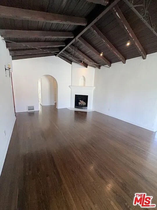 2 bed, 1.5 bath, 1400 sqft, $6,150 — Photo 3