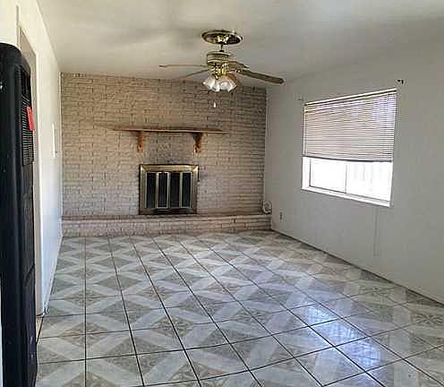 3rd image of 5808 Pompano Ave