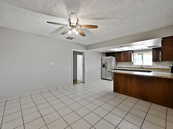 4th image of 2327 N 70th Dr