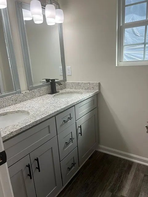 4 bed, 2.5 bath, 2400 sqft, $2,100 — Photo 3