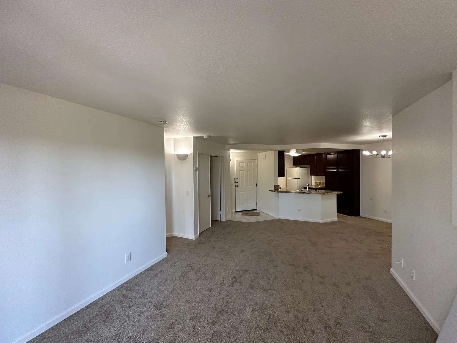 3 bed, 1275 sqft, $3,700 — Photo 2