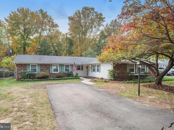 13040 Maple View Ln, Fairfax, VA 22033
