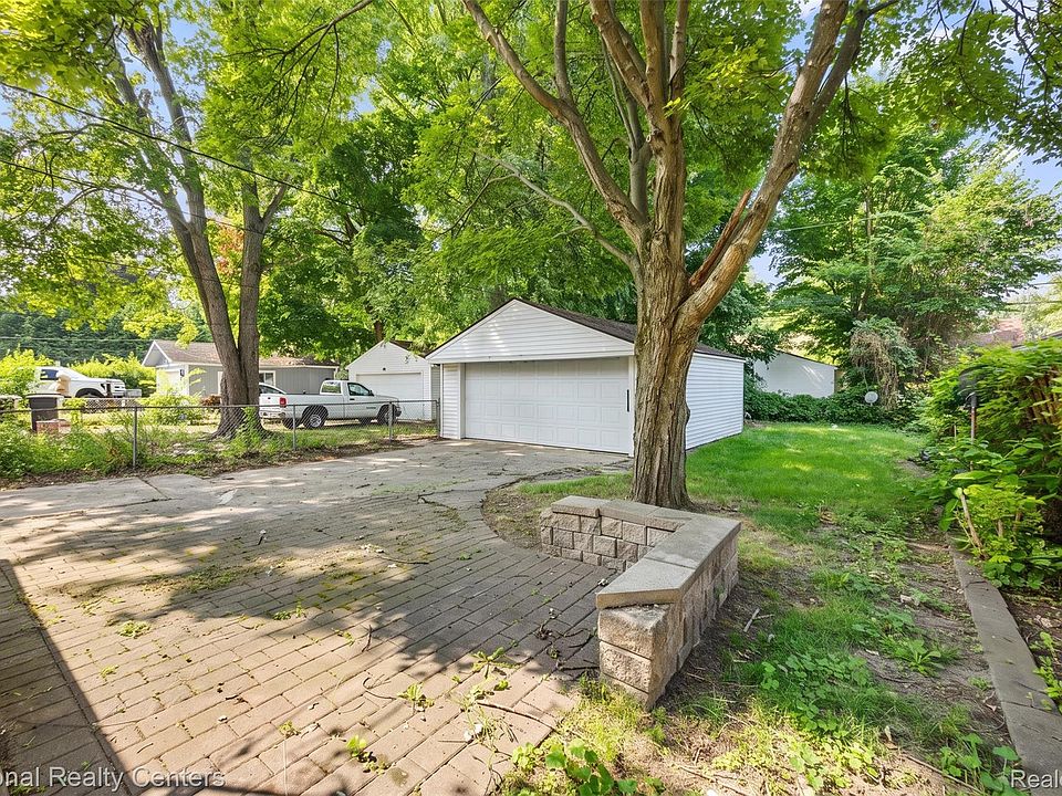 650 Arlington St, photo 23