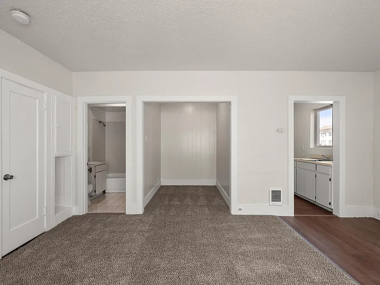 215 E 1st St #105 — Photo 7